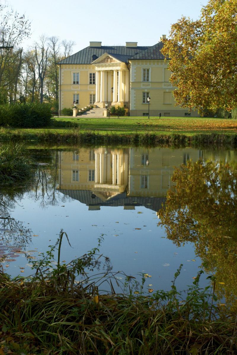 Dobrzyca – zespół pałacowo-parkowy