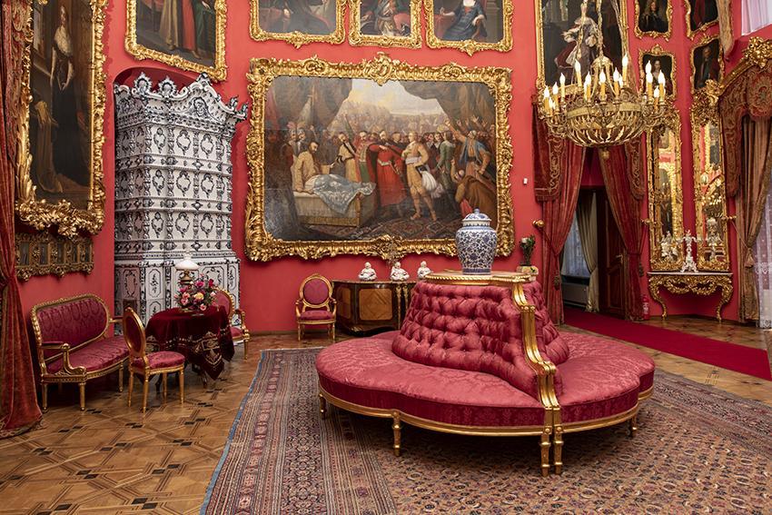 Kozłówka – zespół pałacowo-parkowy_palac_salon_czerwony Kozłówka – zespół pałacowo-parkowy