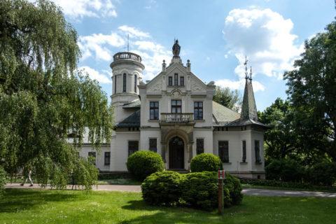Oblęgorek - pałacyk Henryka Sienkiewicza wraz z zabytkowym parkiem i aleją lipową.