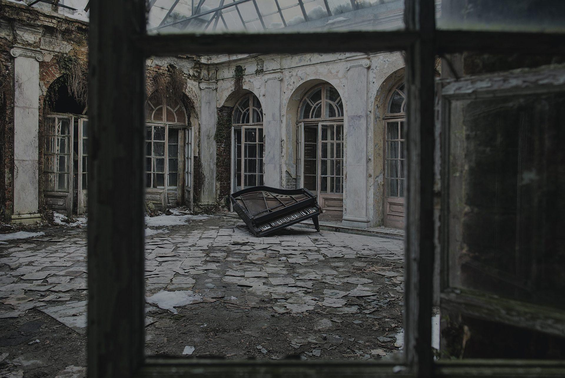 Pałac_Rzewuskich “Zamknięte” / Tomasz Gotfryd