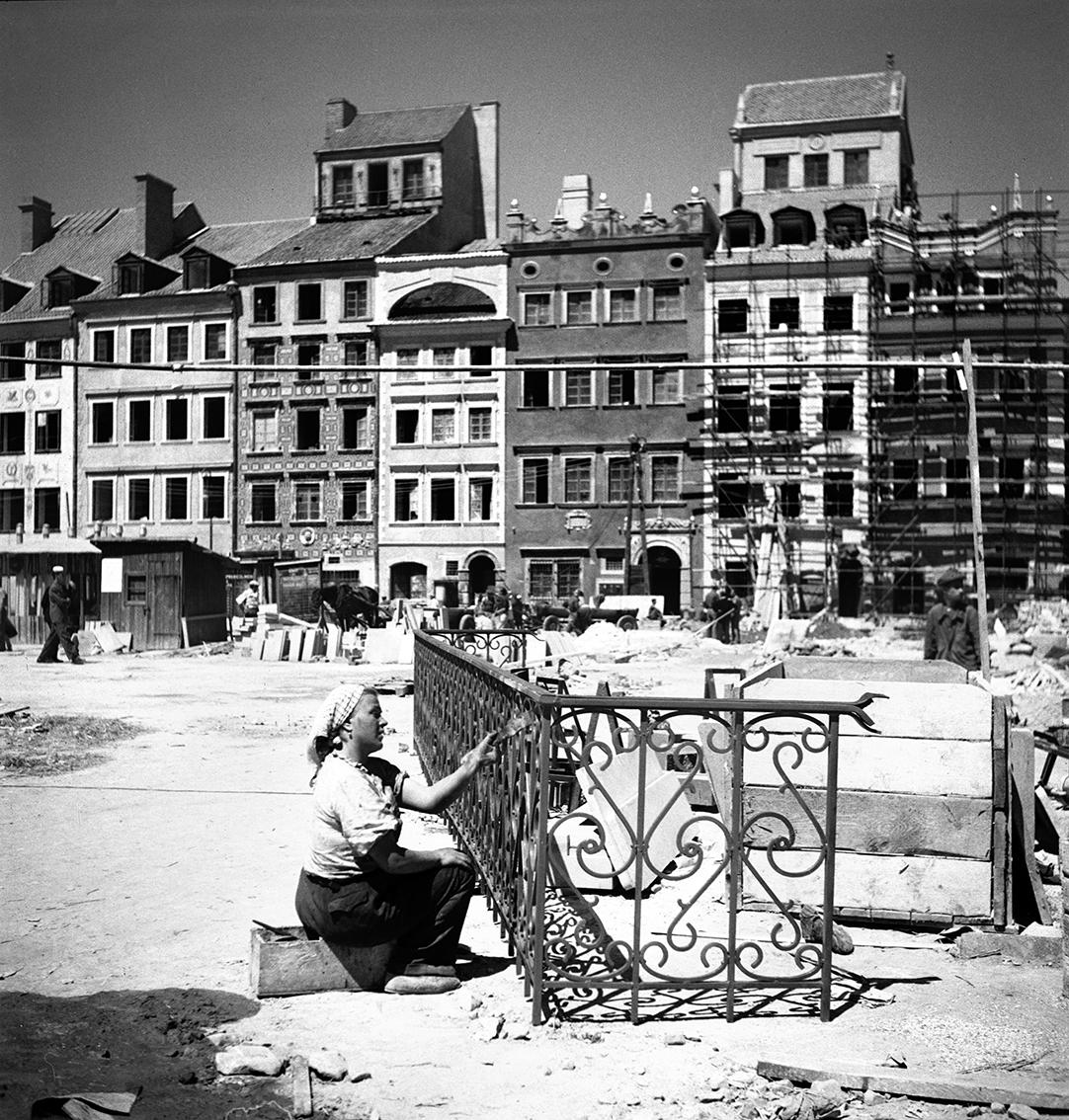 Stare_Miasto_Warszawa Zapach cegły, dźwięk megafonu, smak wódki z ogórkiem