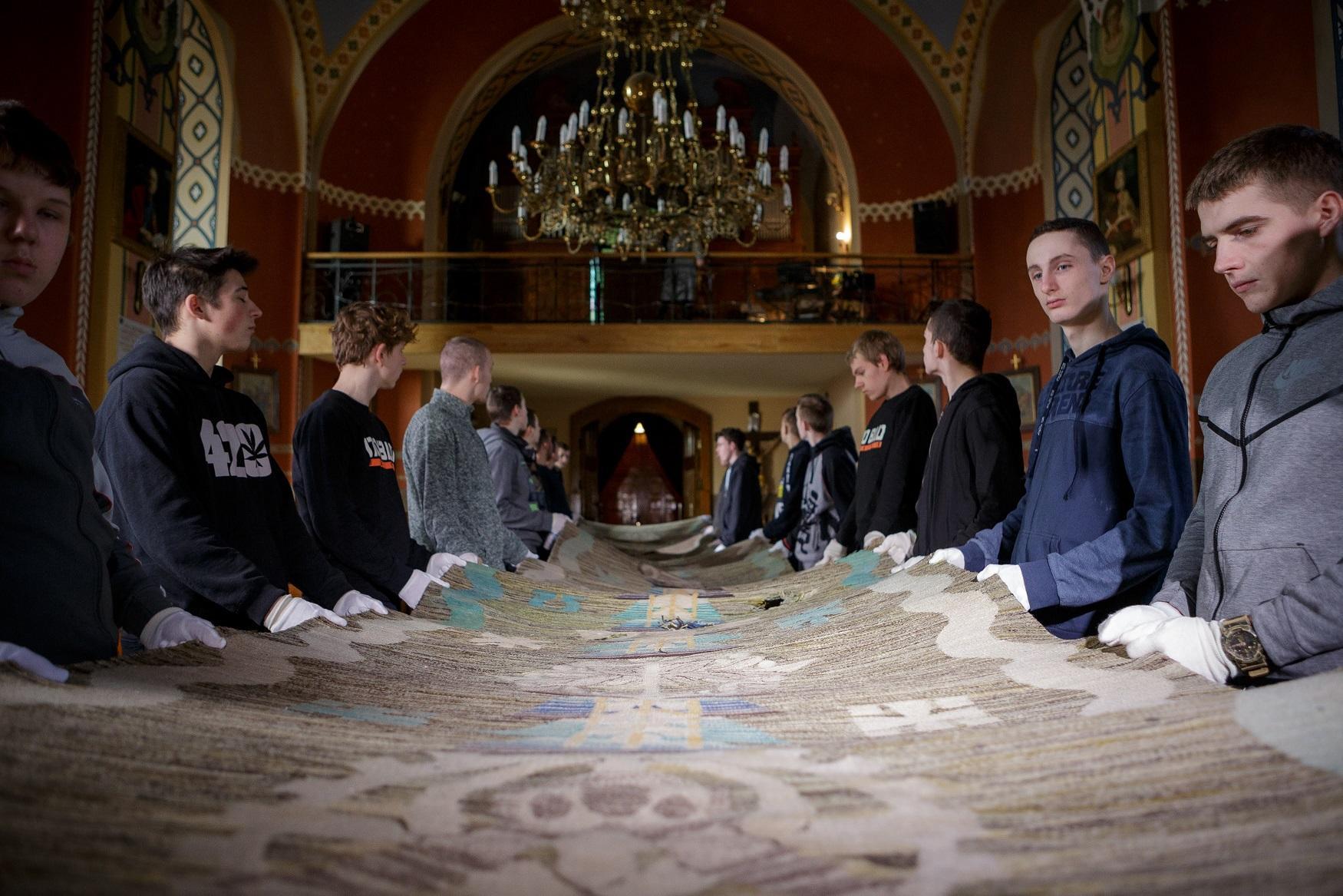 Najdłuższy kilim II Rzeczypospolitej: utkane z lwowskiej historii