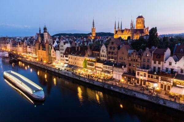 Gdańsk, widok historycznej zabudowy miasta z lotu ptaka.