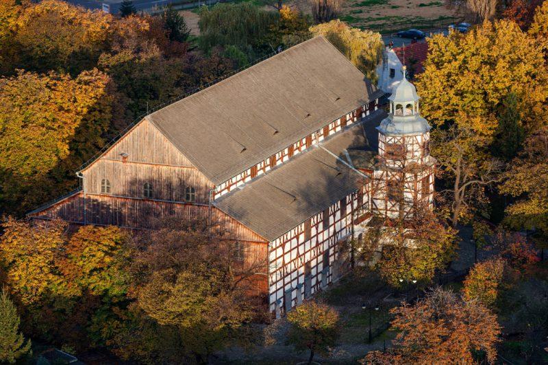 Jawor Jawor – kościół ewangelicko-augsburski pw. Ducha Świętego zwany kościołem Pokoju, widok z lotu ptaka.