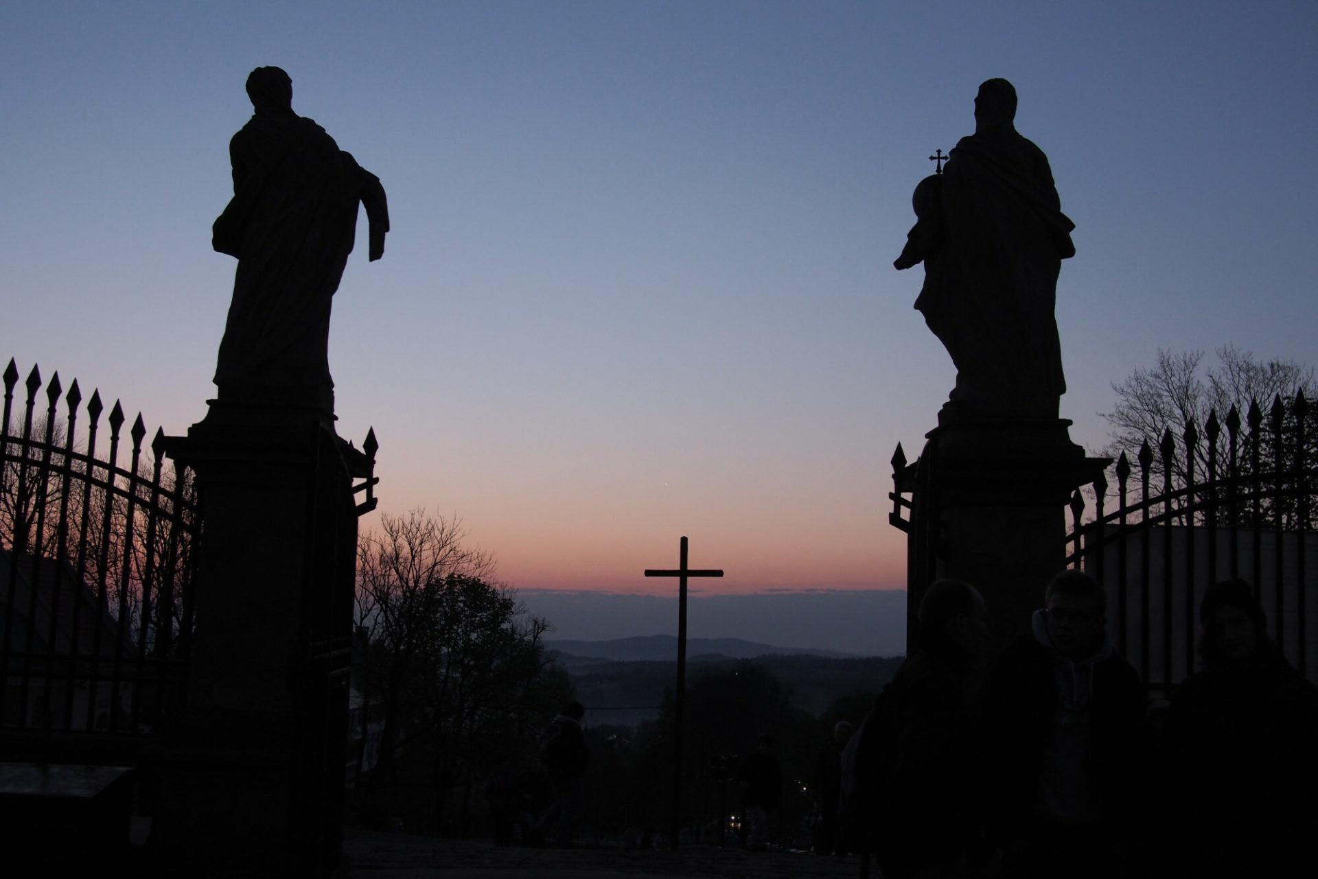 posągi i krzyż, Kalwaria Zebrzydowska