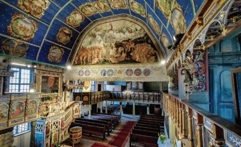 Wnętrze ze sceną Sądu Ostatecznego na ścianie szczytowej prezbiterium.
