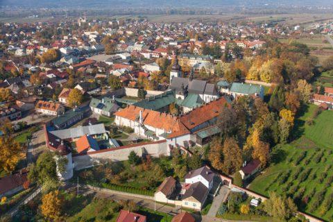 Stary Sącz - zespół staromiejski wraz z klasztorem sióstr Klarysek.