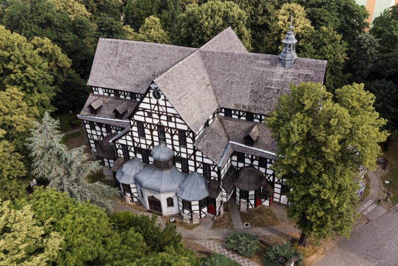 Świdnica &ndash; zesp&oacute;ł kościoła ewangelicko-augsburskiego pw. Świętej Tr&oacute;jcy zwanego kościołem Pokoju.