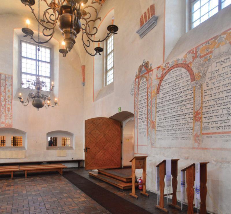 TYKOCIN Historyczny zespół miasta. Wnętrze Wielkiej Synagogi Tykocin - historyczny zespół miasta. Wnętrze Wielkiej Synagogi.