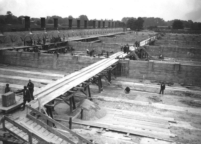 robotnicy na budowie Filtrów Powolnych w Warszawie