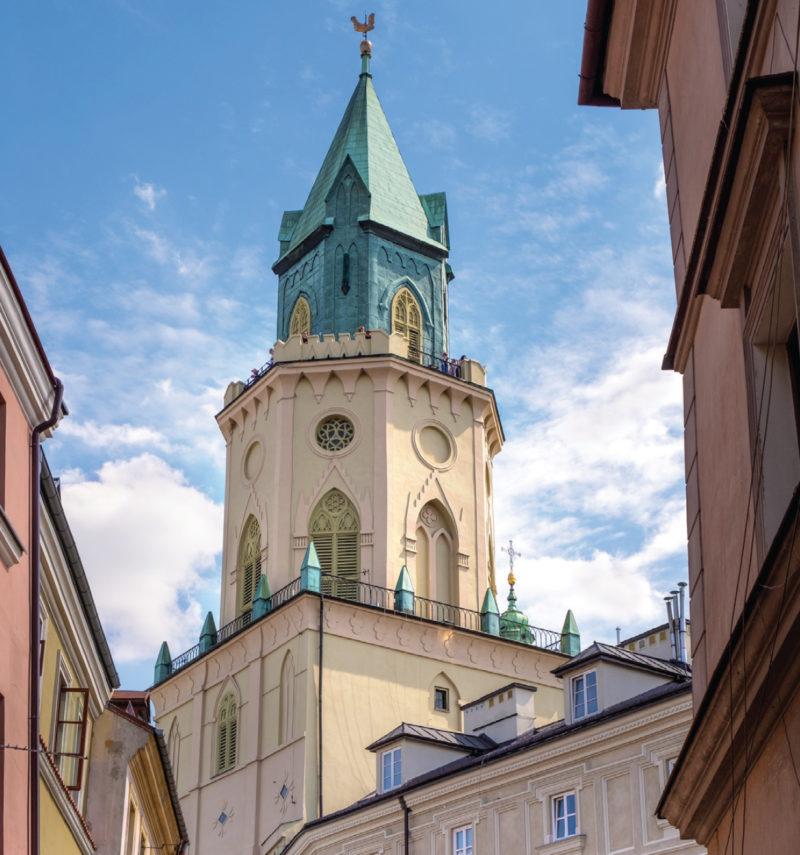 Lublin, dziedziniec zamkowy po renowacji: na pierwszym planie XIII-wieczny donżon, w tle gotycka kaplica Świętej Trójcy, 1327 Otwórz warunki licencji w nowej karcie Lublin, widok części historycznego zespołu architektoniczno-urbanistycznego – Wzgórze Zamkowe i Wzgórze Staromiejskie Lublin, widok części historycznego zespołu architektoniczno-urbanistycznego – Wzgórze Zamkowe i Wzgórze Staromiejskie Otwórz warunki licencji w nowej karcie Lublin, wnętrze kaplicy Świętej Trójcy, polichromia w stylu bizantyjsko-ruskim, 1418 Lublin, wnętrze kaplicy Świętej Trójcy, polichromia w stylu bizantyjsko-ruskim, 1418 Otwórz warunki licencji w nowej karcie Lublin, neogotycki zamek wg projektu Józefa Stompfa, 1824-1834 Lublin, neogotycki zamek wg projektu Józefa Stompfa, 1824-1834 Otwórz warunki licencji w nowej karcie Lublin, Brama Grodzka – pozostałość pierwszych murów obronnych Starego Miasta, połowa XIV w. Lublin, Brama Grodzka – pozostałość pierwszych murów obronnych Starego Miasta, połowa XIV w. Otwórz warunki licencji w nowej karcie Lublin, Brama Krakowska – pozostałość murów obronnych Starego Miasta z XIV w., nadbudowa barokowa z XVIII w. Lublin, Brama Krakowska – pozostałość murów obronnych Starego Miasta z XIV w., nadbudowa barokowa z XVIII w. Otwórz warunki licencji w nowej karcie Lublin, Baszta Półokrągła, częściowo zrekonstruowana – pozostałość XIV-wiecznych murów obronnych Lublin, Baszta Półokrągła, częściowo zrekonstruowana – pozostałość XIV-wiecznych murów obronnych Otwórz warunki licencji w nowej karcie Lublin, kamienice na Rynku Starego Miasta Lublin, kamienice na Rynku Starego Miasta Otwórz warunki licencji w nowej karcie Lublin, budynek Trybunału Koronnego na Rynku Starego Miasta wybudowany w miejscu starego ratusza, Dominik Merlini, 4. ćwierć XVIII w. Lublin, budynek Trybunału Koronnego na Rynku Starego Miasta wybudowany w miejscu starego ratusza, Dominik Merlini, 4. ćwierć XVIII w. Otwórz warunki licencji w nowej karcie Lublin, XIV-wieczny kościół klasztorny dominikanów pw. św. Stanisława, fasada w stylu renesansu lubelskiego, pocz. XVII w. Lublin, XIV-wieczny kościół klasztorny dominikanów pw. św. Stanisława, fasada w stylu renesansu lubelskiego, pocz. XVII w. Otwórz warunki licencji w nowej karcie Lublin, dawny kościół klasztorny jezuitów (archikatedra), proj. Jan Maria Bernardoni, 1586-1617; XIX-wieczna przebudowa fasady wg proj. Antonio Corazziego Lublin, dawny kościół klasztorny jezuitów (archikatedra), proj. Jan Maria Bernardoni, 1586-1617; XIX-wieczna przebudowa fasady wg proj. Antonio Corazziego Otwórz warunki licencji w nowej karcie Lublin, neogotycka dzwonnica, tzw. Wieża Trynitarska, w obrębie dawnego zespołu jezuickiego Lublin, neogotycka dzwonnica, tzw. Wieża Trynitarska, w obrębie dawnego zespołu jezuickiego