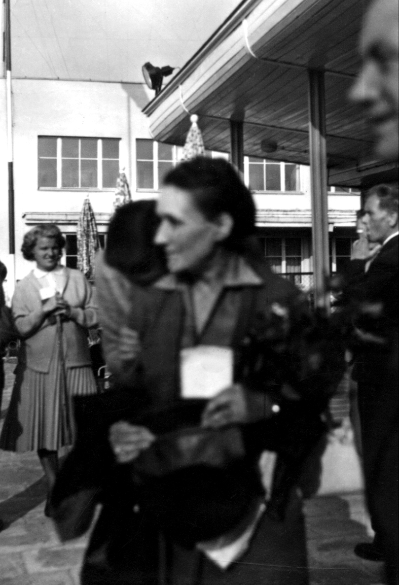 Maria Kuncewiczowa na lotnisku Michalak i Kuncewiczowa – cudzoziemcy w PRL-u