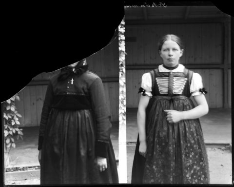 fotografie archiwalne, kobiety w strojach ludowych