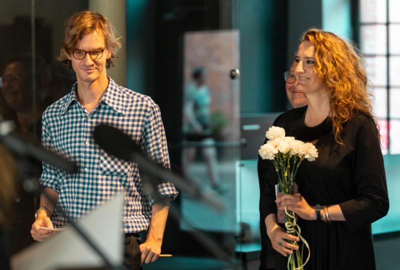 HAWA Centralne Muzeum Włókiennictwa w Łodzi, wystawa czasowa „Tak pracuje tkanina”. Wystawa jest częścią projektu Struktury przeplatania: tkanina jako materiał, metoda, nośnik realizowanego przez Centralne Muzeum Włókiennictwa w Łodzi, Wydział Sztuk Pięknych, Muzyki i Designu Uniwersytetu w Bergen w Norwegii oraz Szkołę Doktorską Akademii Sztuk Pięknych w Krakowie.