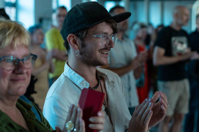 HAWA Centralne Muzeum Włókiennictwa w Łodzi, wystawa czasowa „Tak pracuje tkanina”. Wystawa jest częścią projektu Struktury przeplatania: tkanina jako materiał, metoda, nośnik realizowanego przez Centralne Muzeum Włókiennictwa w Łodzi, Wydział Sztuk Pięknych, Muzyki i Designu Uniwersytetu w Bergen w Norwegii oraz Szkołę Doktorską Akademii Sztuk Pięknych w Krakowie.