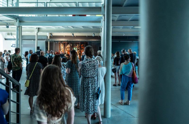 HAWA Centralne Muzeum Włókiennictwa w Łodzi, wystawa czasowa „Tak pracuje tkanina”. Wystawa jest częścią projektu Struktury przeplatania: tkanina jako materiał, metoda, nośnik realizowanego przez Centralne Muzeum Włókiennictwa w Łodzi, Wydział Sztuk Pięknych, Muzyki i Designu Uniwersytetu w Bergen w Norwegii oraz Szkołę Doktorską Akademii Sztuk Pięknych w Krakowie.