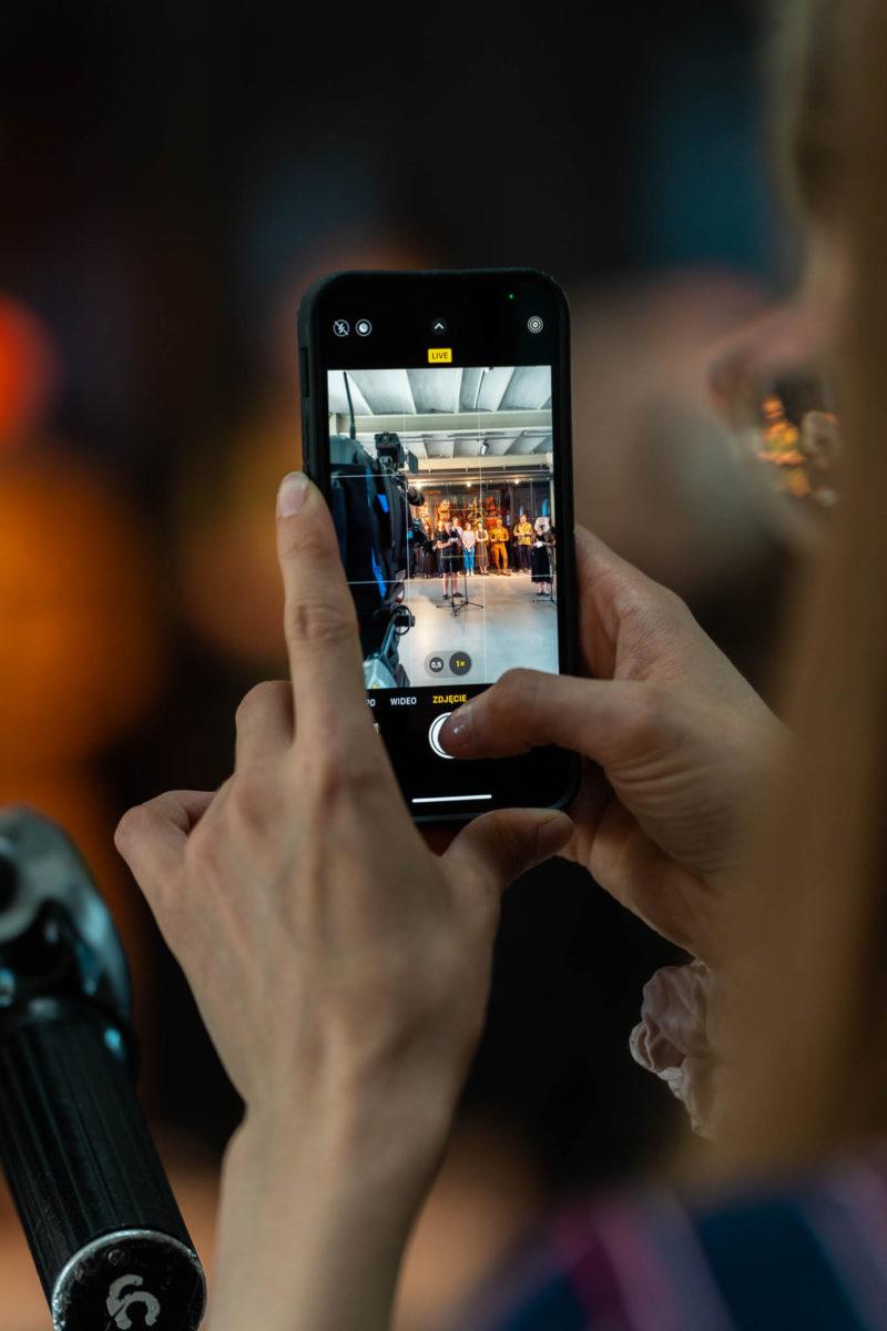 HAWA Centralne Muzeum Włókiennictwa w Łodzi, wystawa czasowa „Tak pracuje tkanina”. Wystawa jest częścią projektu Struktury przeplatania: tkanina jako materiał, metoda, nośnik realizowanego przez Centralne Muzeum Włókiennictwa w Łodzi, Wydział Sztuk Pięknych, Muzyki i Designu Uniwersytetu w Bergen w Norwegii oraz Szkołę Doktorską Akademii Sztuk Pięknych w Krakowie.