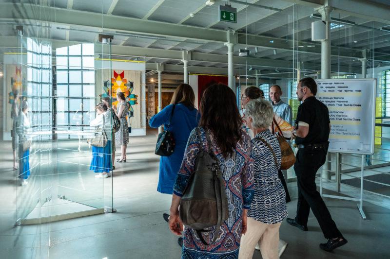 HAWA Centralne Muzeum Włókiennictwa w Łodzi, wystawa czasowa „Tak pracuje tkanina”. Wystawa jest częścią projektu Struktury przeplatania: tkanina jako materiał, metoda, nośnik realizowanego przez Centralne Muzeum Włókiennictwa w Łodzi, Wydział Sztuk Pięknych, Muzyki i Designu Uniwersytetu w Bergen w Norwegii oraz Szkołę Doktorską Akademii Sztuk Pięknych w Krakowie.