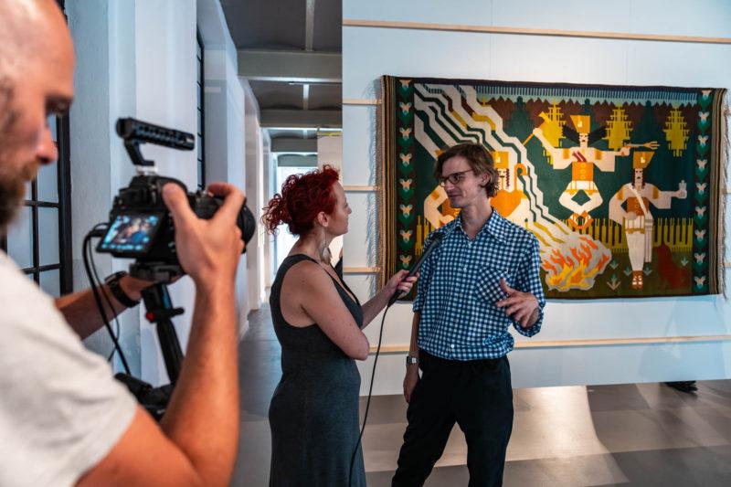 HAWA Centralne Muzeum Włókiennictwa w Łodzi, wystawa czasowa „Tak pracuje tkanina”. Wystawa jest częścią projektu Struktury przeplatania: tkanina jako materiał, metoda, nośnik realizowanego przez Centralne Muzeum Włókiennictwa w Łodzi, Wydział Sztuk Pięknych, Muzyki i Designu Uniwersytetu w Bergen w Norwegii oraz Szkołę Doktorską Akademii Sztuk Pięknych w Krakowie.