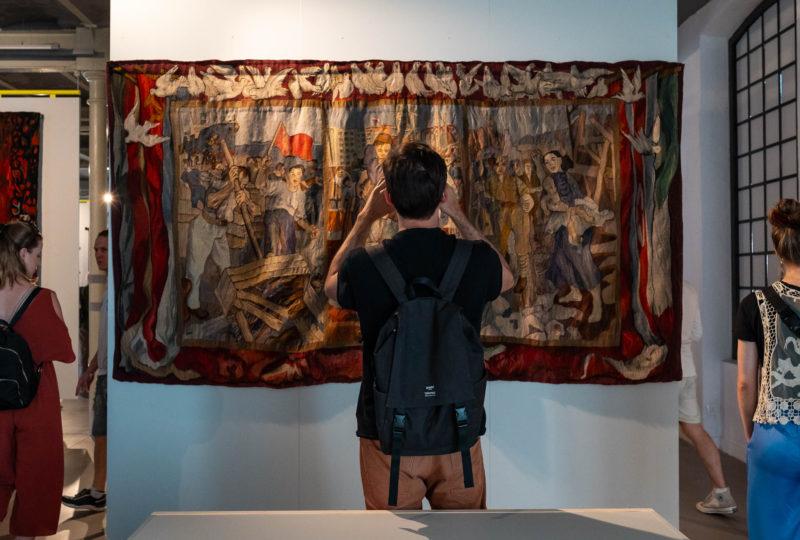 HAWA Centralne Muzeum Włókiennictwa w Łodzi, wystawa czasowa „Tak pracuje tkanina”. Wystawa jest częścią projektu Struktury przeplatania: tkanina jako materiał, metoda, nośnik realizowanego przez Centralne Muzeum Włókiennictwa w Łodzi, Wydział Sztuk Pięknych, Muzyki i Designu Uniwersytetu w Bergen w Norwegii oraz Szkołę Doktorską Akademii Sztuk Pięknych w Krakowie.