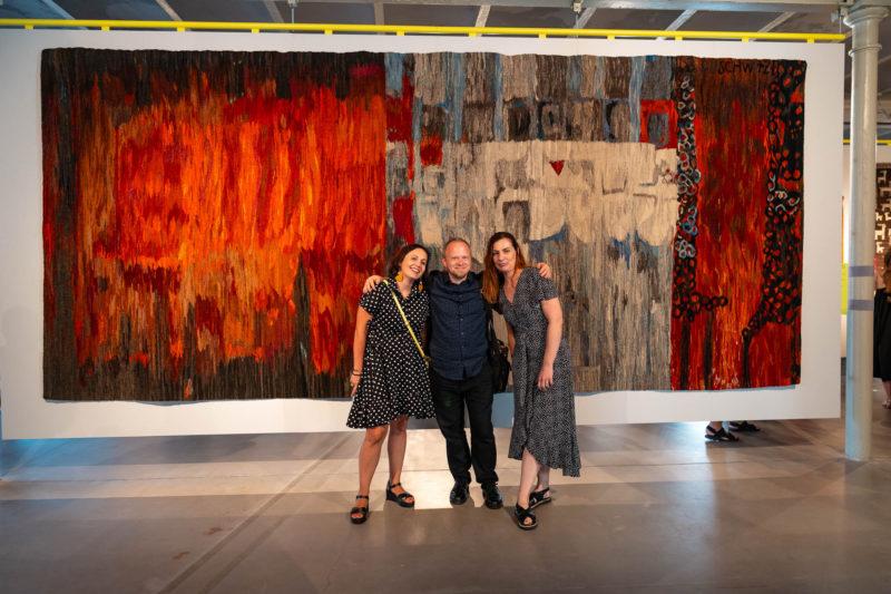 HAWA Centralne Muzeum Włókiennictwa w Łodzi, wystawa czasowa „Tak pracuje tkanina”. Wystawa jest częścią projektu Struktury przeplatania: tkanina jako materiał, metoda, nośnik realizowanego przez Centralne Muzeum Włókiennictwa w Łodzi, Wydział Sztuk Pięknych, Muzyki i Designu Uniwersytetu w Bergen w Norwegii oraz Szkołę Doktorską Akademii Sztuk Pięknych w Krakowie.