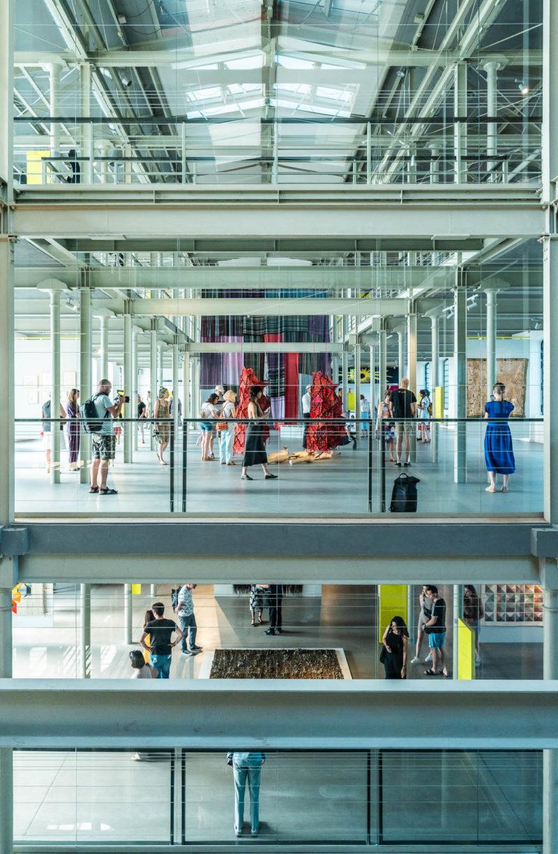 HAWA Centralne Muzeum Włókiennictwa w Łodzi, wystawa czasowa „Tak pracuje tkanina”. Wystawa jest częścią projektu Struktury przeplatania: tkanina jako materiał, metoda, nośnik realizowanego przez Centralne Muzeum Włókiennictwa w Łodzi, Wydział Sztuk Pięknych, Muzyki i Designu Uniwersytetu w Bergen w Norwegii oraz Szkołę Doktorską Akademii Sztuk Pięknych w Krakowie.