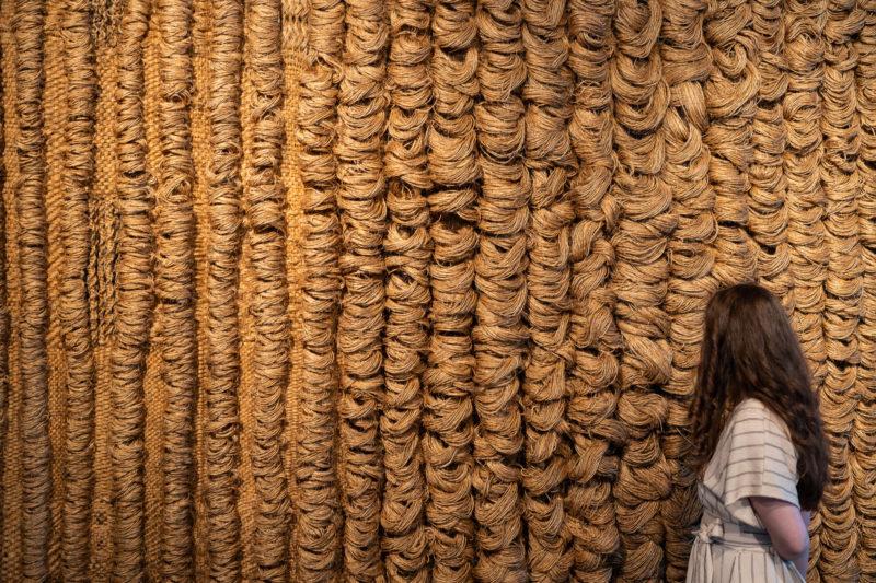 HAWA Centralne Muzeum Włókiennictwa w Łodzi, wystawa czasowa „Tak pracuje tkanina”. Wystawa jest częścią projektu Struktury przeplatania: tkanina jako materiał, metoda, nośnik realizowanego przez Centralne Muzeum Włókiennictwa w Łodzi, Wydział Sztuk Pięknych, Muzyki i Designu Uniwersytetu w Bergen w Norwegii oraz Szkołę Doktorską Akademii Sztuk Pięknych w Krakowie.