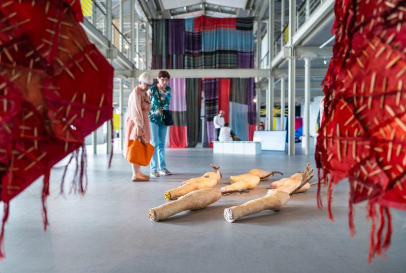 HAWA Centralne Muzeum Włókiennictwa w Łodzi, wystawa czasowa „Tak pracuje tkanina”. Wystawa jest częścią projektu Struktury przeplatania: tkanina jako materiał, metoda, nośnik realizowanego przez Centralne Muzeum Włókiennictwa w Łodzi, Wydział Sztuk Pięknych, Muzyki i Designu Uniwersytetu w Bergen w Norwegii oraz Szkołę Doktorską Akademii Sztuk Pięknych w Krakowie.