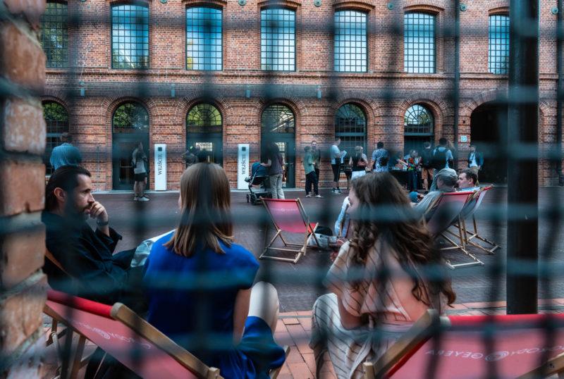 HAWA Centralne Muzeum Włókiennictwa w Łodzi, wystawa czasowa „Tak pracuje tkanina”. Wystawa jest częścią projektu Struktury przeplatania: tkanina jako materiał, metoda, nośnik realizowanego przez Centralne Muzeum Włókiennictwa w Łodzi, Wydział Sztuk Pięknych, Muzyki i Designu Uniwersytetu w Bergen w Norwegii oraz Szkołę Doktorską Akademii Sztuk Pięknych w Krakowie.