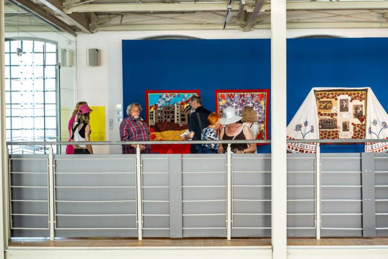 HAWA Centralne Muzeum Włókiennictwa w Łodzi, wystawa czasowa „Tak pracuje tkanina”. Wystawa jest częścią projektu Struktury przeplatania: tkanina jako materiał, metoda, nośnik realizowanego przez Centralne Muzeum Włókiennictwa w Łodzi, Wydział Sztuk Pięknych, Muzyki i Designu Uniwersytetu w Bergen w Norwegii oraz Szkołę Doktorską Akademii Sztuk Pięknych w Krakowie.