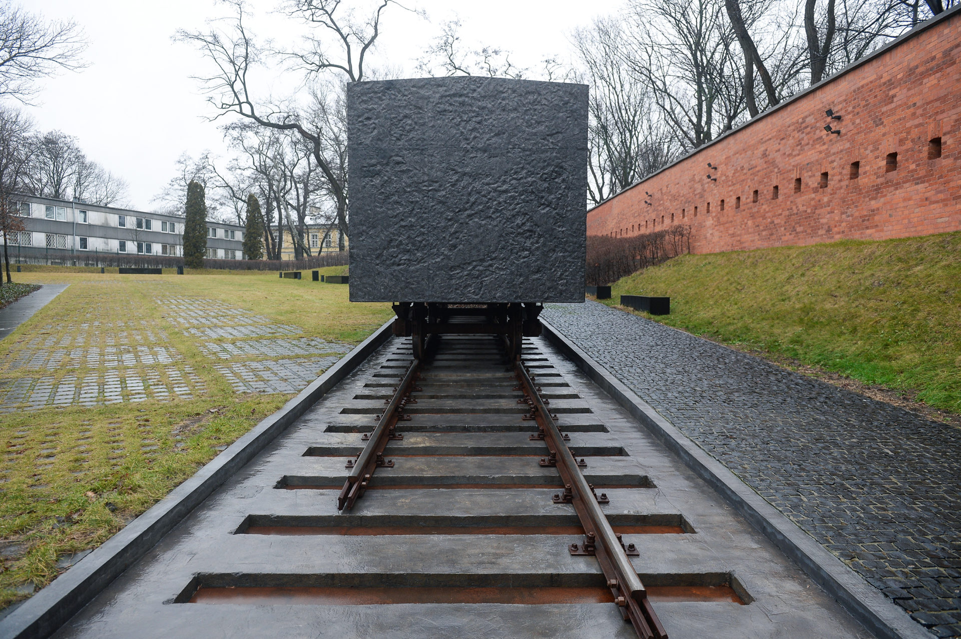 Muzeum Katyńskie: kaponiera pełna relikwii