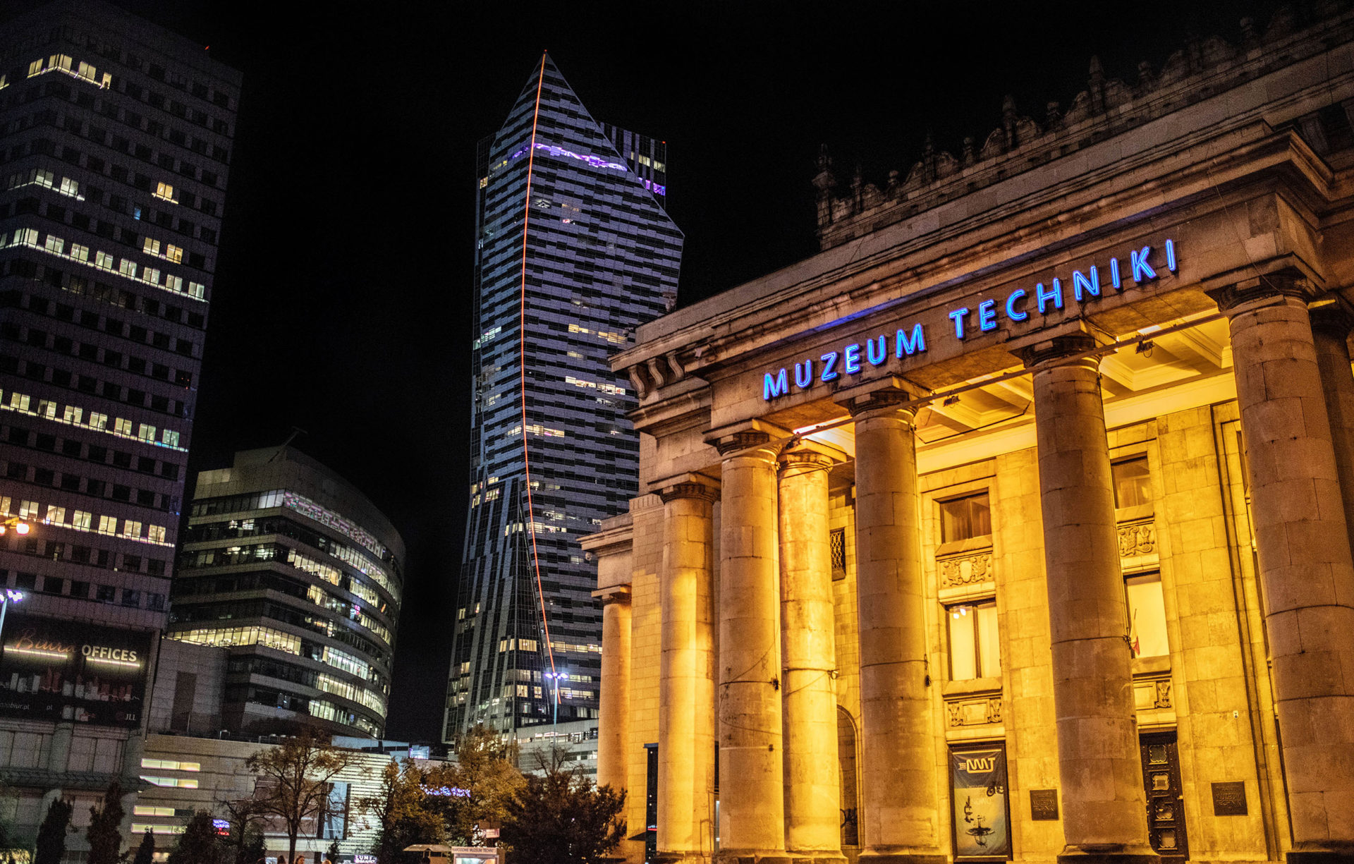 Narodowe Muzeum Techniki w Pałacu Kultury i Nauki w Warszawie Muzeum Techniki w Pałacu Kultury i Nauki w Warszawie nocą