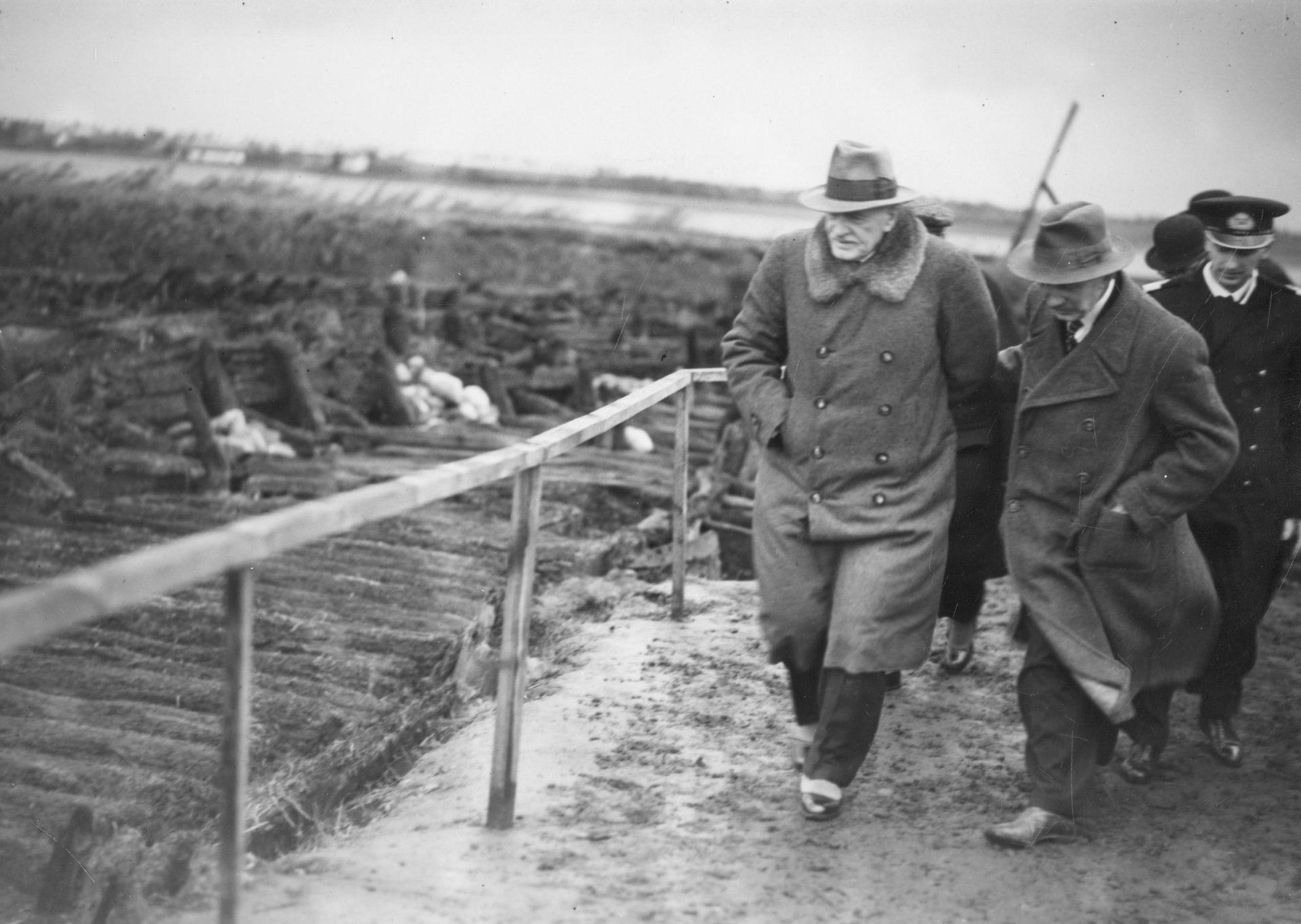 Prezydent RP Ignacy Mościcki w Biskupinie. Biskupin – rezerwat archeologiczny
