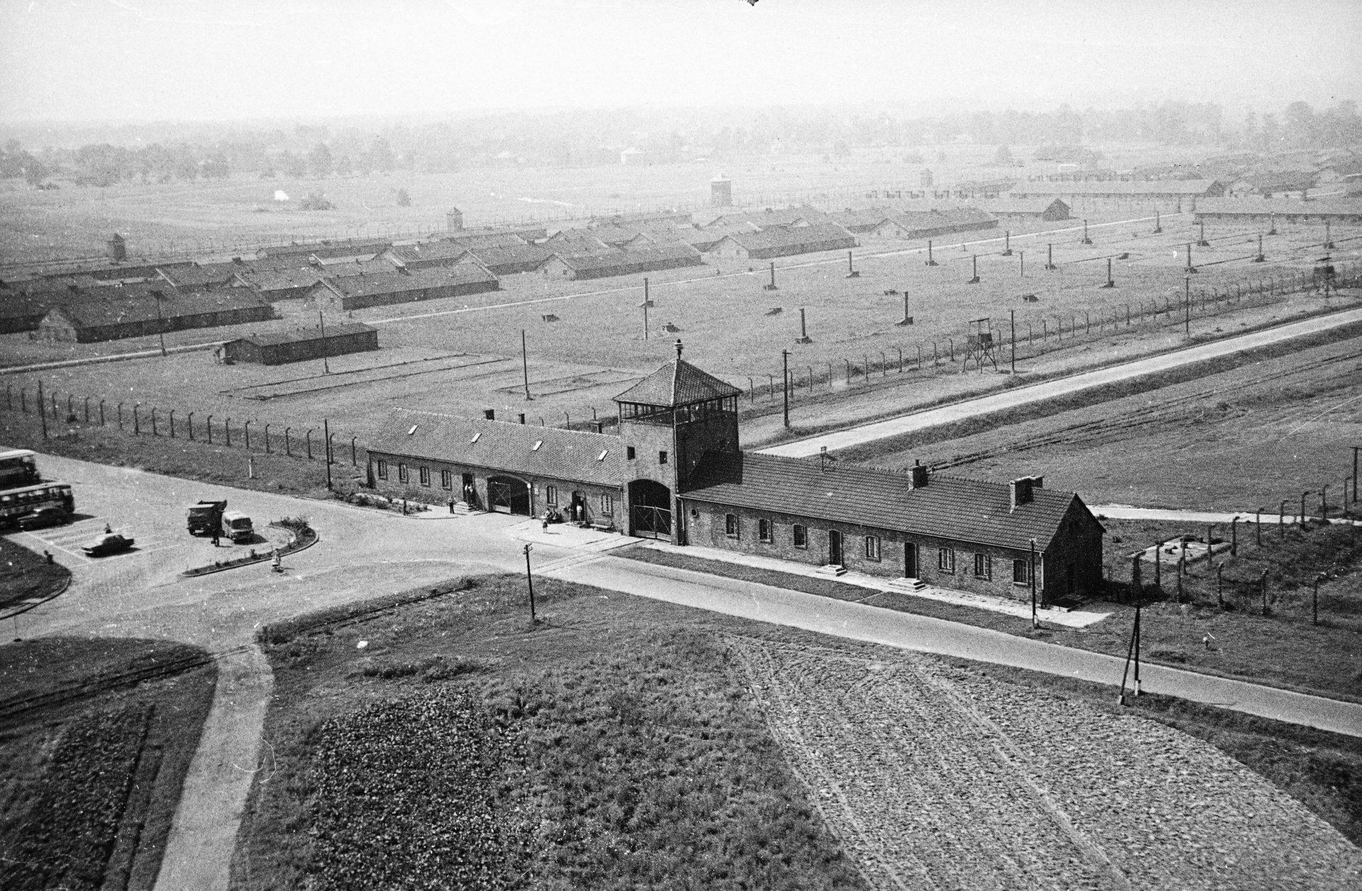 3_53_0_7_437_276300 Auschwitz-Birkenau. Niemiecki nazistowski obóz koncentracyjny i zagłady (1940-1945)