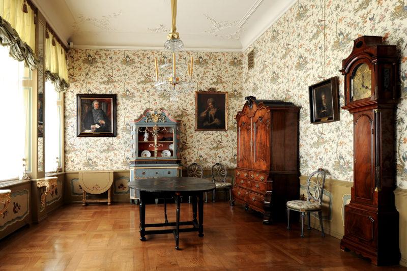 Mała jadalnia położona w oficynie, ze zbiorów Domu Uphagena, oddziału Muzeum Gdańska.