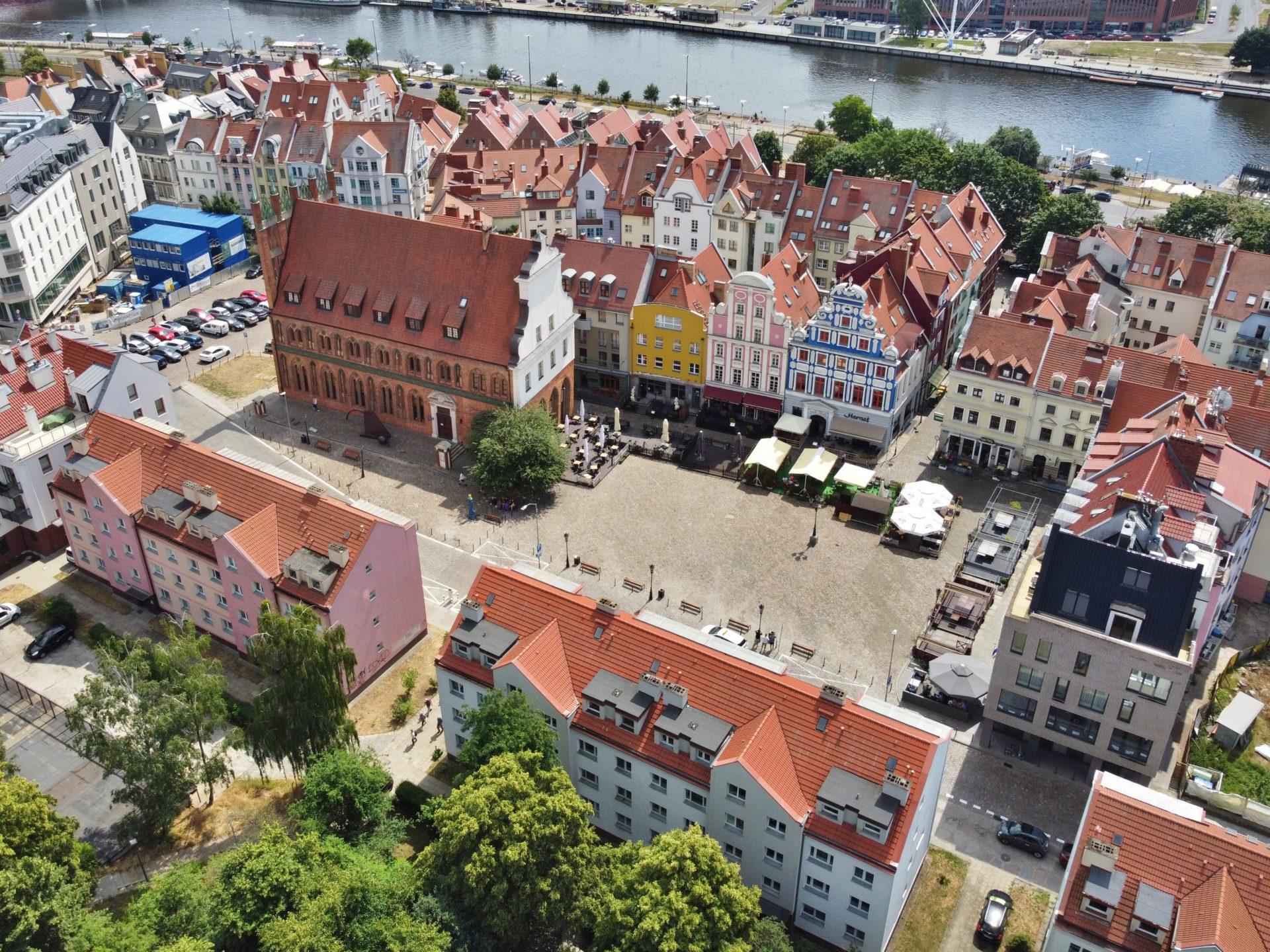 Rynek w Szczecinie, Trochę Ziemia Obiecana, trochę Dziki Zachód
