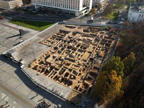 Piwnice pałacu Saskiego z lotu ptaka.