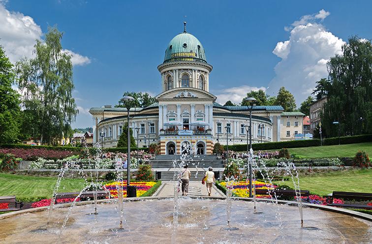 Sześć zabytkowych basenów