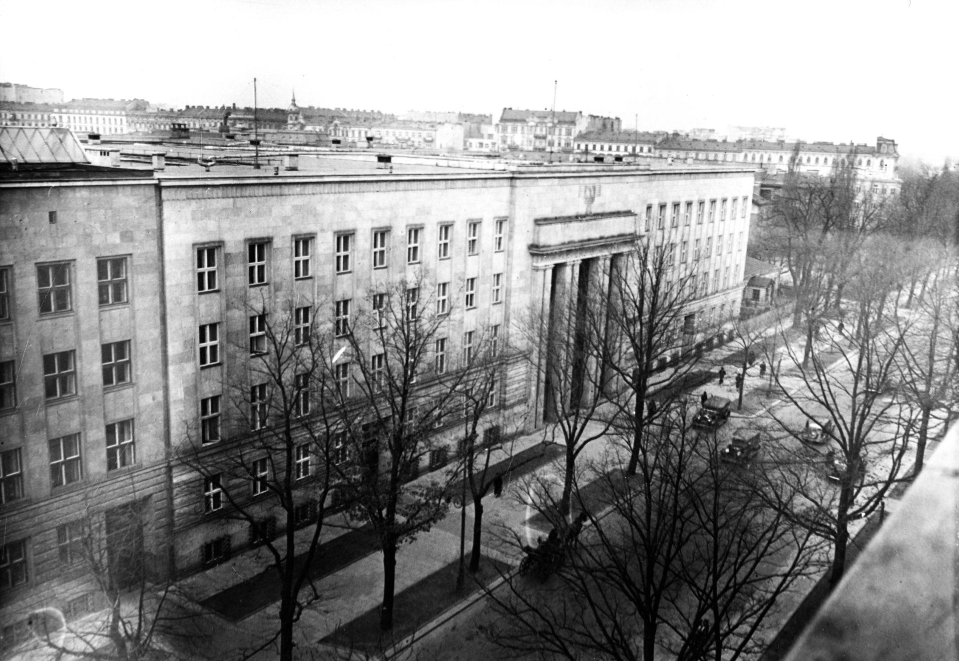 Warszawa – gmach dawnego Ministerstwa Wyznań Religijnych i Oświecenia Publicznego