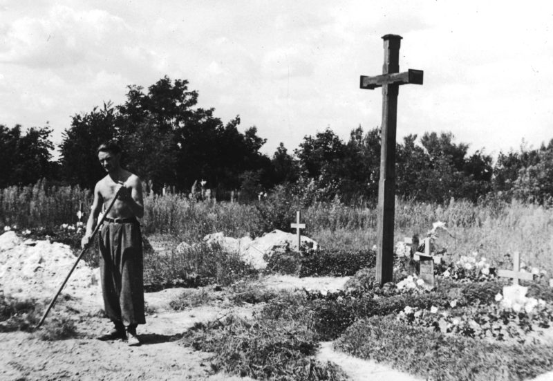 POWAZKI11 Cmentarz Wojskowy na Powązkach w Warszawie, 1947 r.