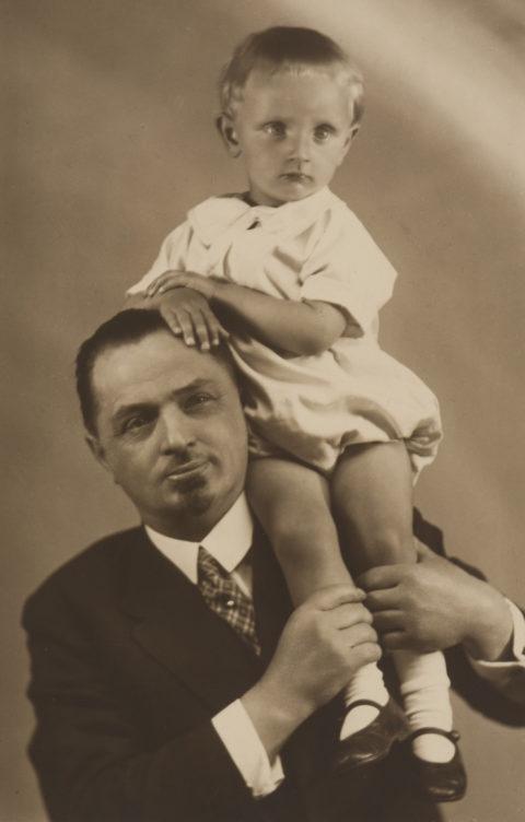 Stanisław Brzozowski, portret Edwarda Wittiga z synem Marcinem, 20 sierpnia 1928 r., Warszawa. Biblioteka Polska w Paryżu, Stowarzyszenie Bibliothèque Polonaise de Paris.