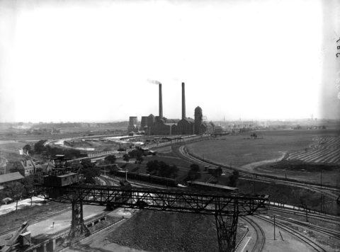 Widok z huty "Julia" na elektrownię "Bobrek", później "Szombierki", 1918-1944, Krajowy Urząd Dokumentacji Fotograficznej - Górny Śląsk (Landesbildstelle Oberschlesien).