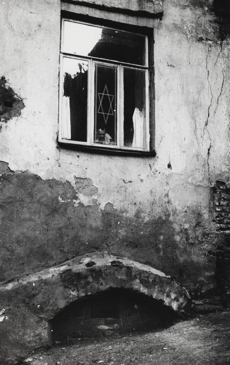 Moi Ver, Okno synagogi, Żydowska dzielnica w Wilnie, 1928–1929r.