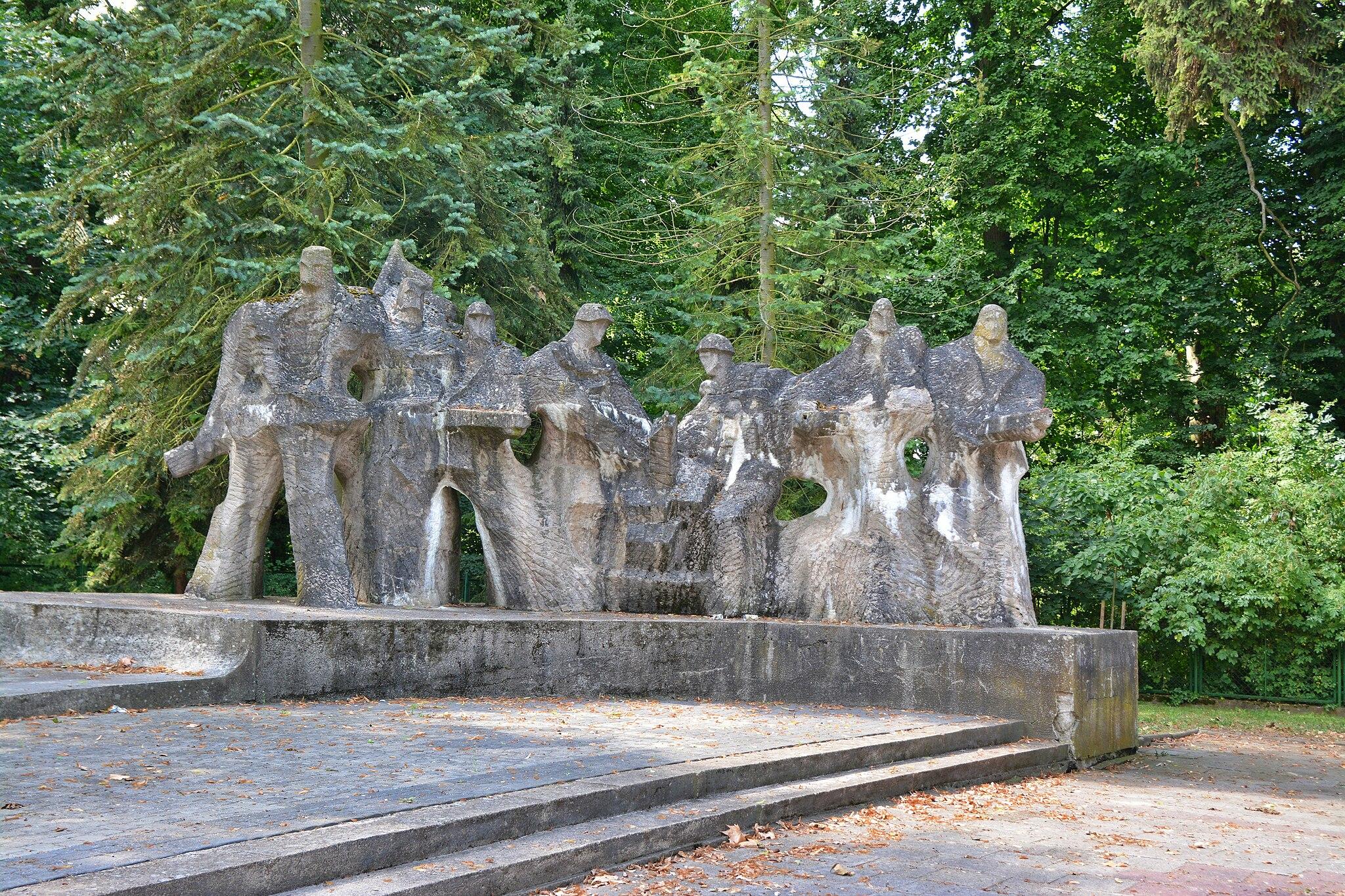 Cmentarze wojenne – duma i uprzedzenie