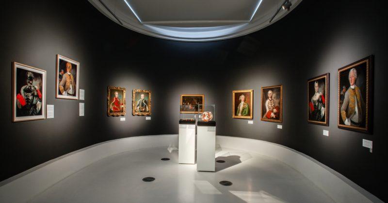 Widok wystawy "Szaleństwo rokoka! Fascynacja rokokiem na Śląsku (XVIII–XXI w.)".