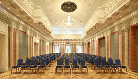 Sala balowa w hotelu Saskim. Widok od przodu