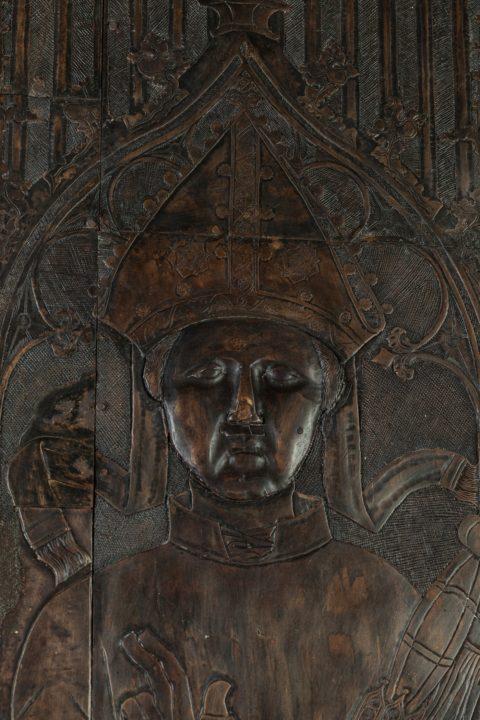 Detal z płyty nagrobnej biskupa Rudolfa von Rüdesheima, mężczyzna, chyba jakiś papież