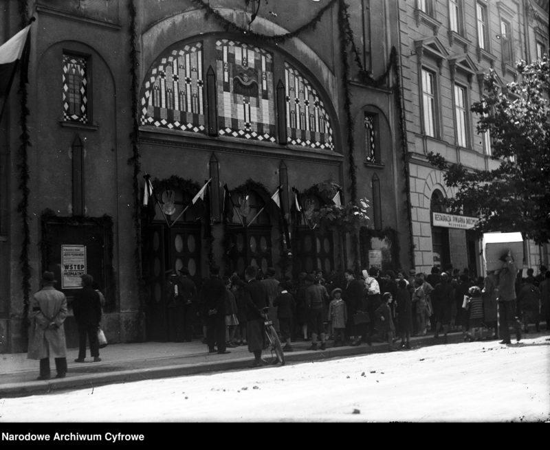 Widok ul. Gertrudy. Na pierwszym planie kino Wanda. Obok fragment budynku, w którym mieścił się hotel Kleina.