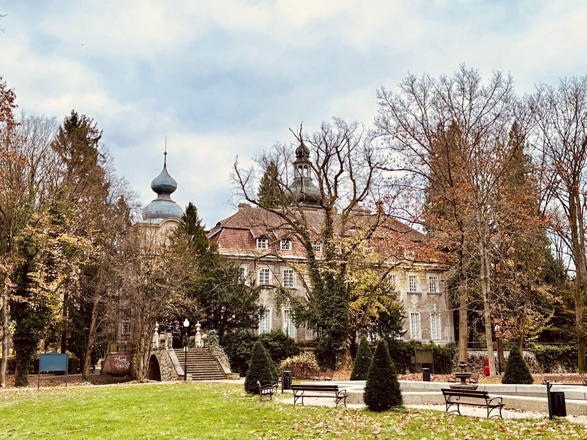 Pałac w Iłowej, widok od zachodu, od strony parku Hochberg-artysta i jego pałac