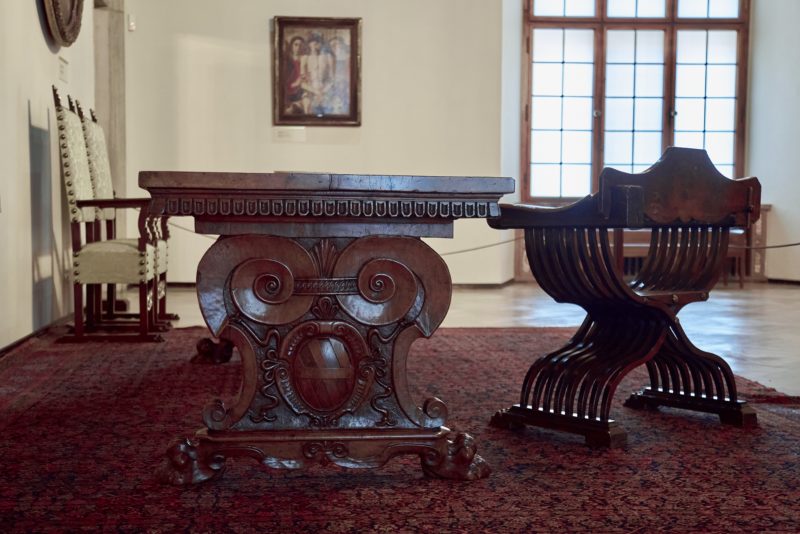 234_2 NieWĄSkie spojrzenie. Ikea, Ludwik Filip i zydel